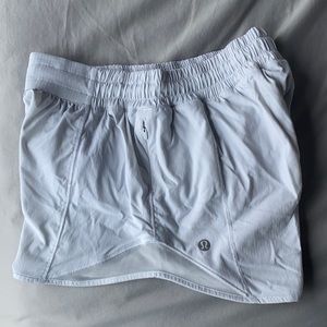 Lululemon hotty hot shorts white size 4 tall